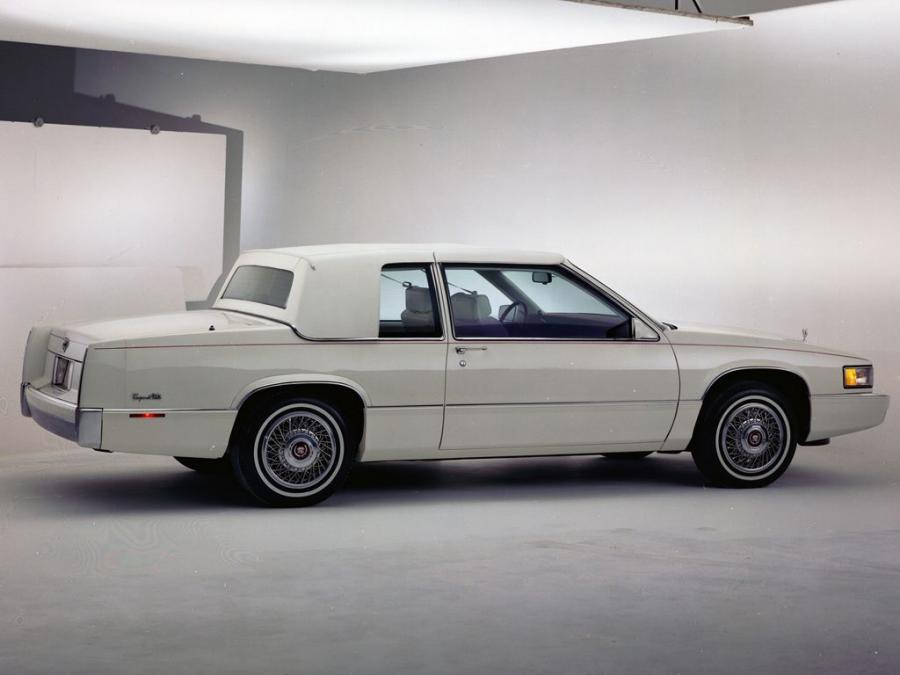  Cadillac Coupe de Ville 1989 года  (фото 3 из 4)